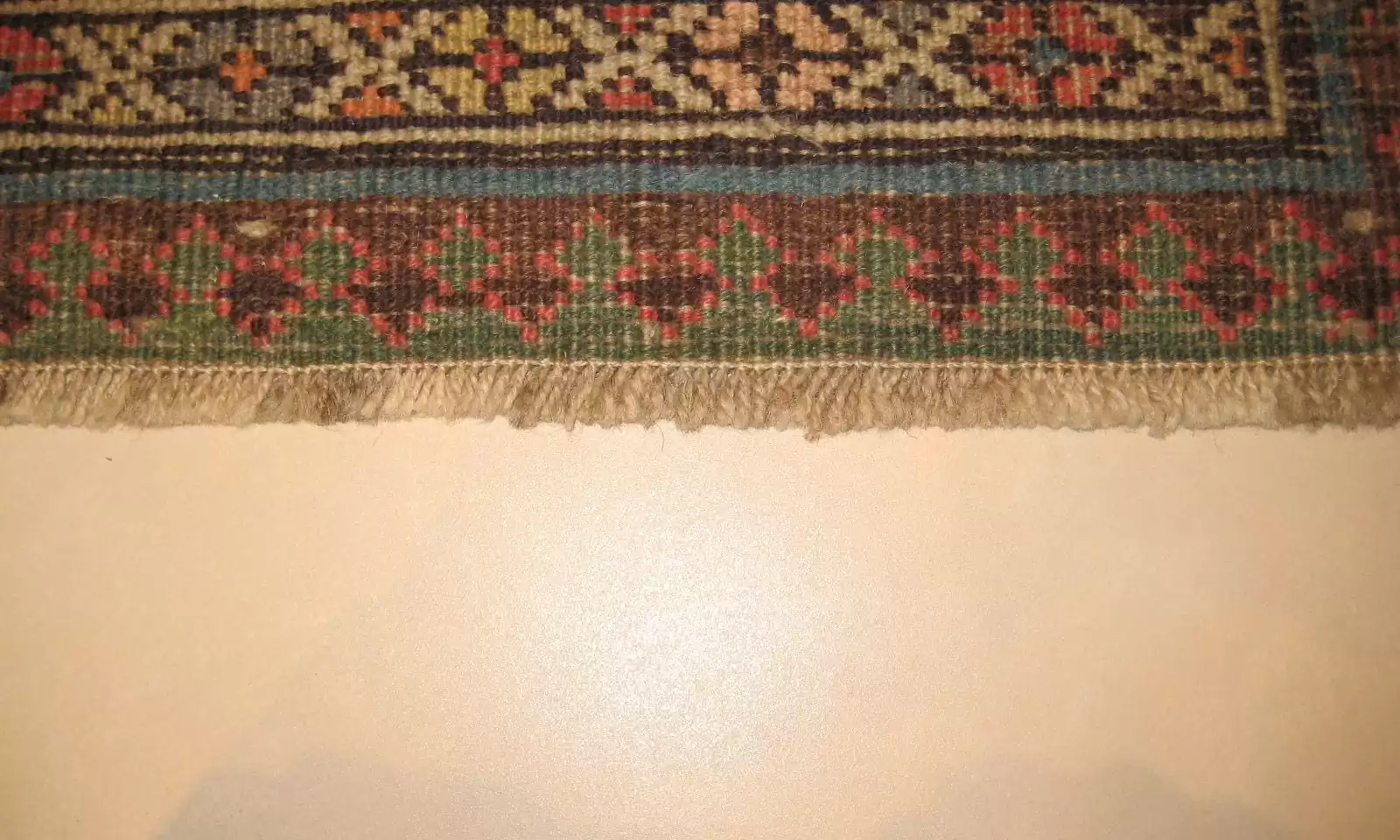 After restoration: Oriental rug with perfectly restored and rewoven fringes.