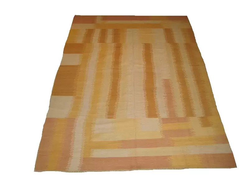 Kilim rug with modern style